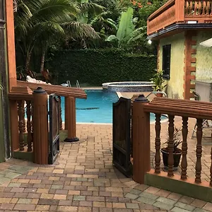  Holiday home Hidden Oasis In